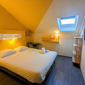 Zimmer mit Kingsize-Bett